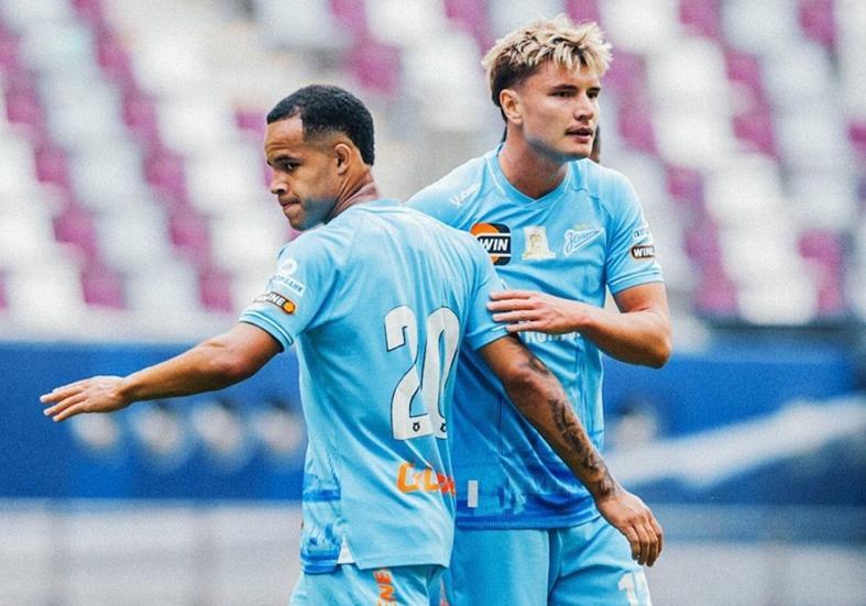 开云体育网址-0-6！中超冠军被血洗 2场丢10球 球迷：脸都不要了 海港B队1平2负