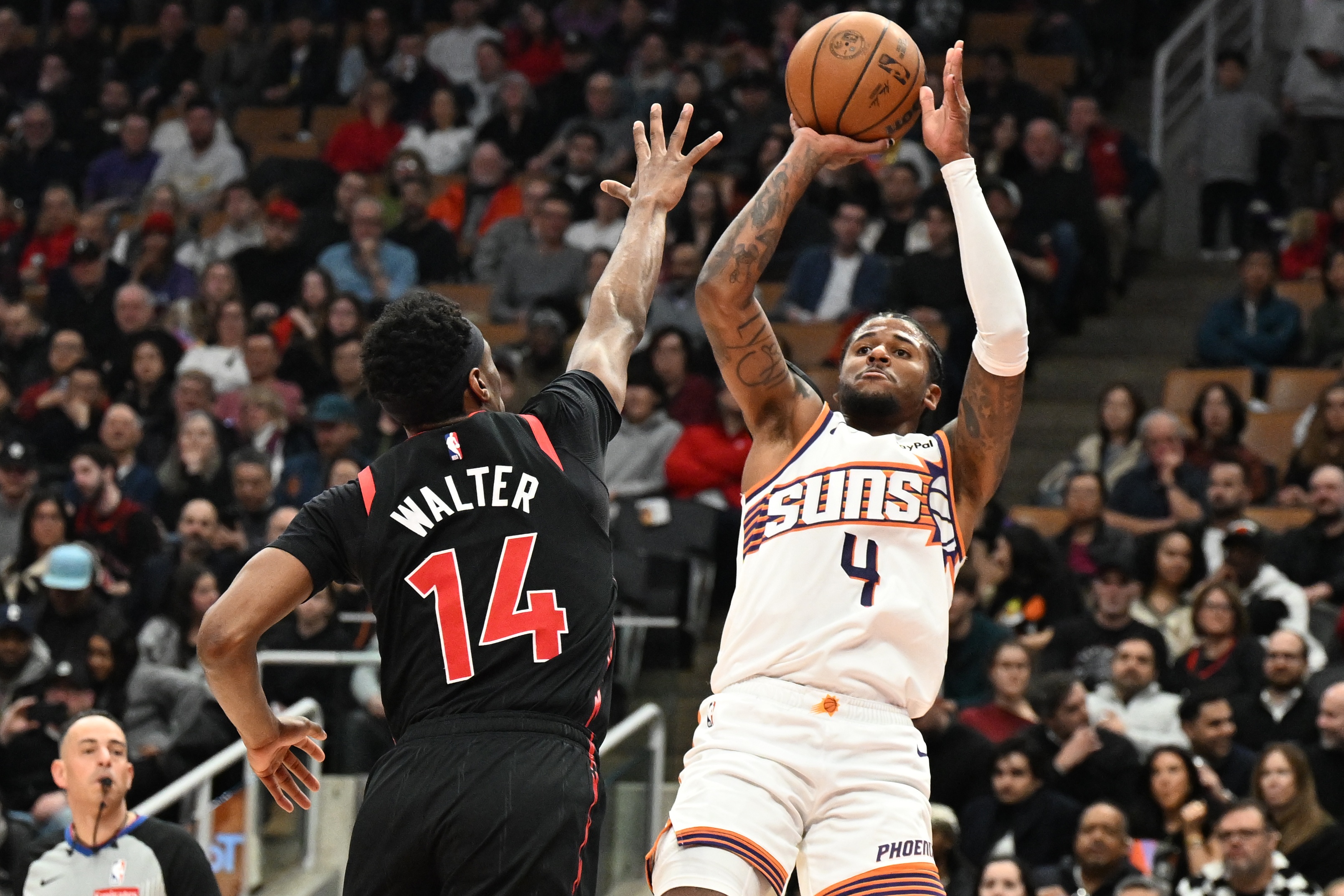 开云体育登录入口-背靠背70分！杰伦·格林8记三分0罚球 高效空砍34+5+4